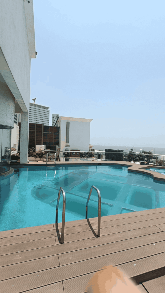 Rooftop swimming pool - Marine Plaza Hotel